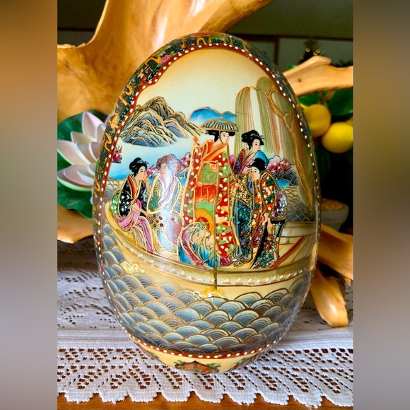 Vintage Satsuma Hand-Painted Decorative Porcelain Egg
